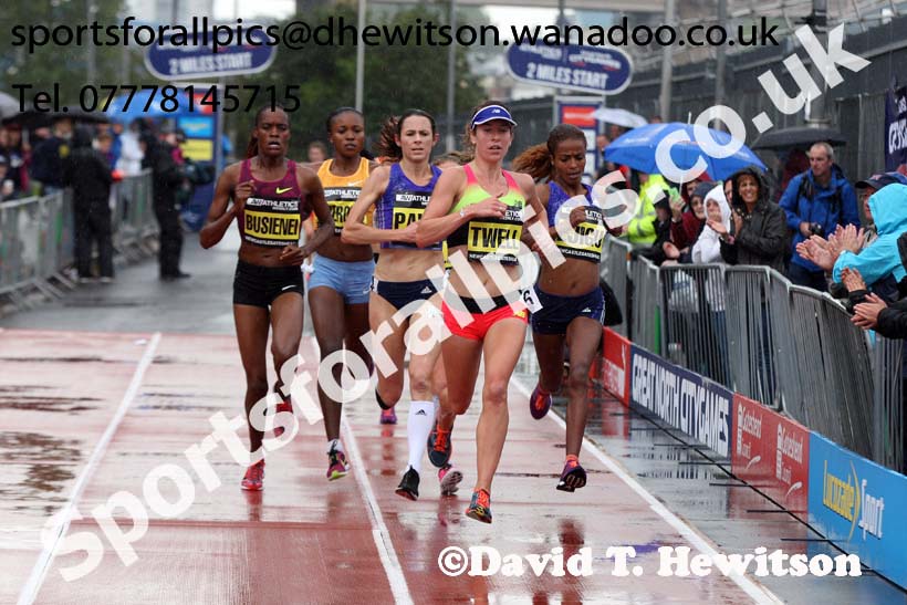 Steph Twell leads the 2 mile, Great North CityGames. Photo: David T. Hewitson/Sports for All Pics